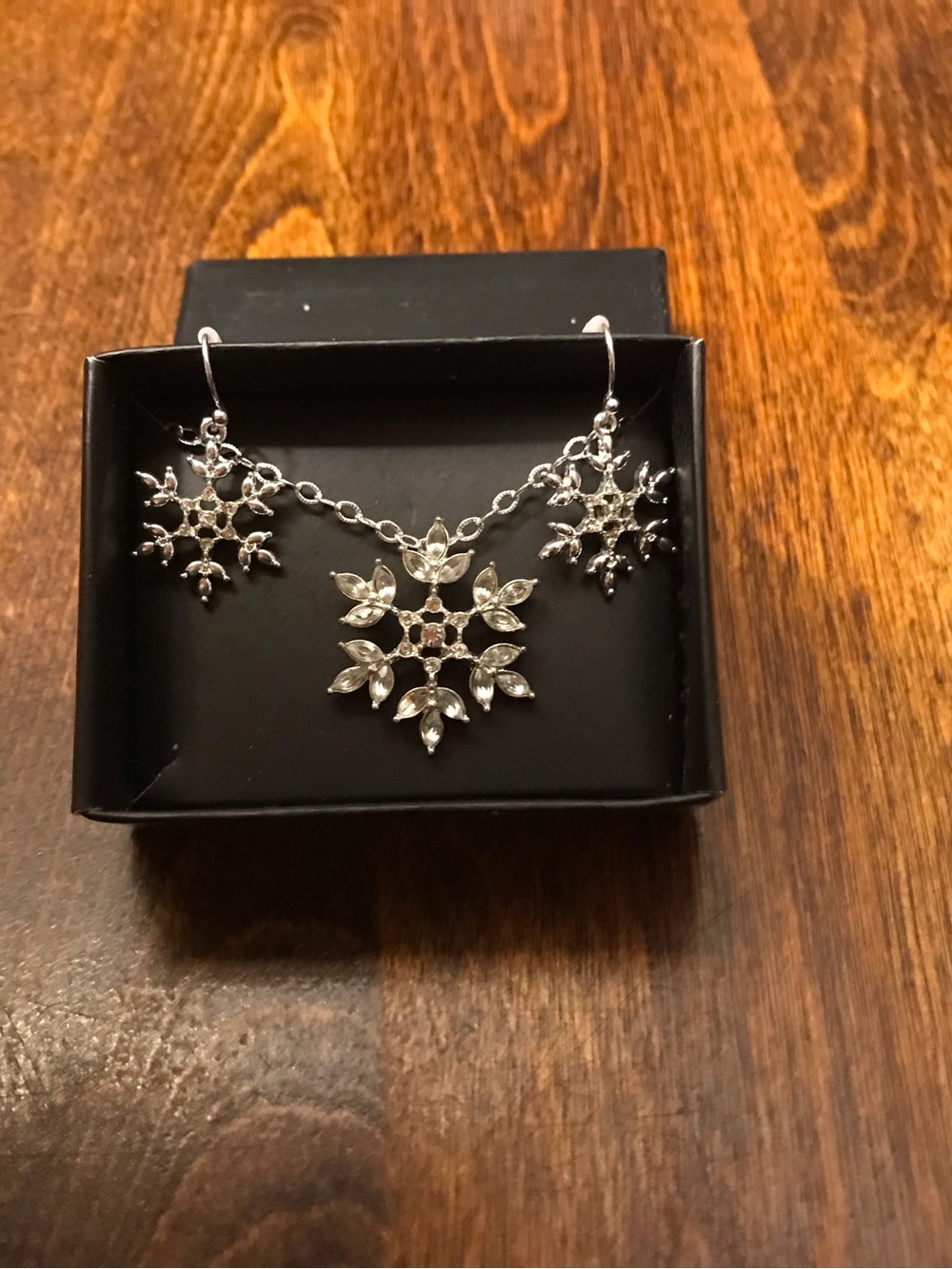 Avon Silver Snowy Shimmer Necklace and Dangle Earrings Set